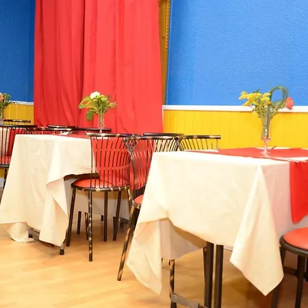 Otel Aux Armes De Belgique 2*